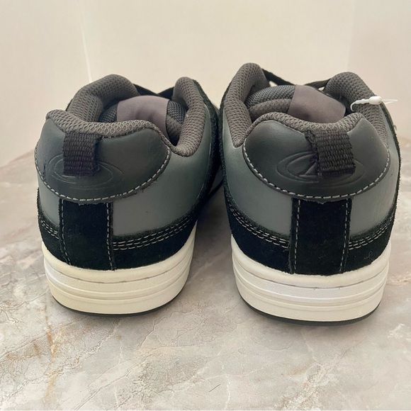 Children’s Place boys sneaker. Leather upper balance man. Size US 4. New - Picture 5 of 11